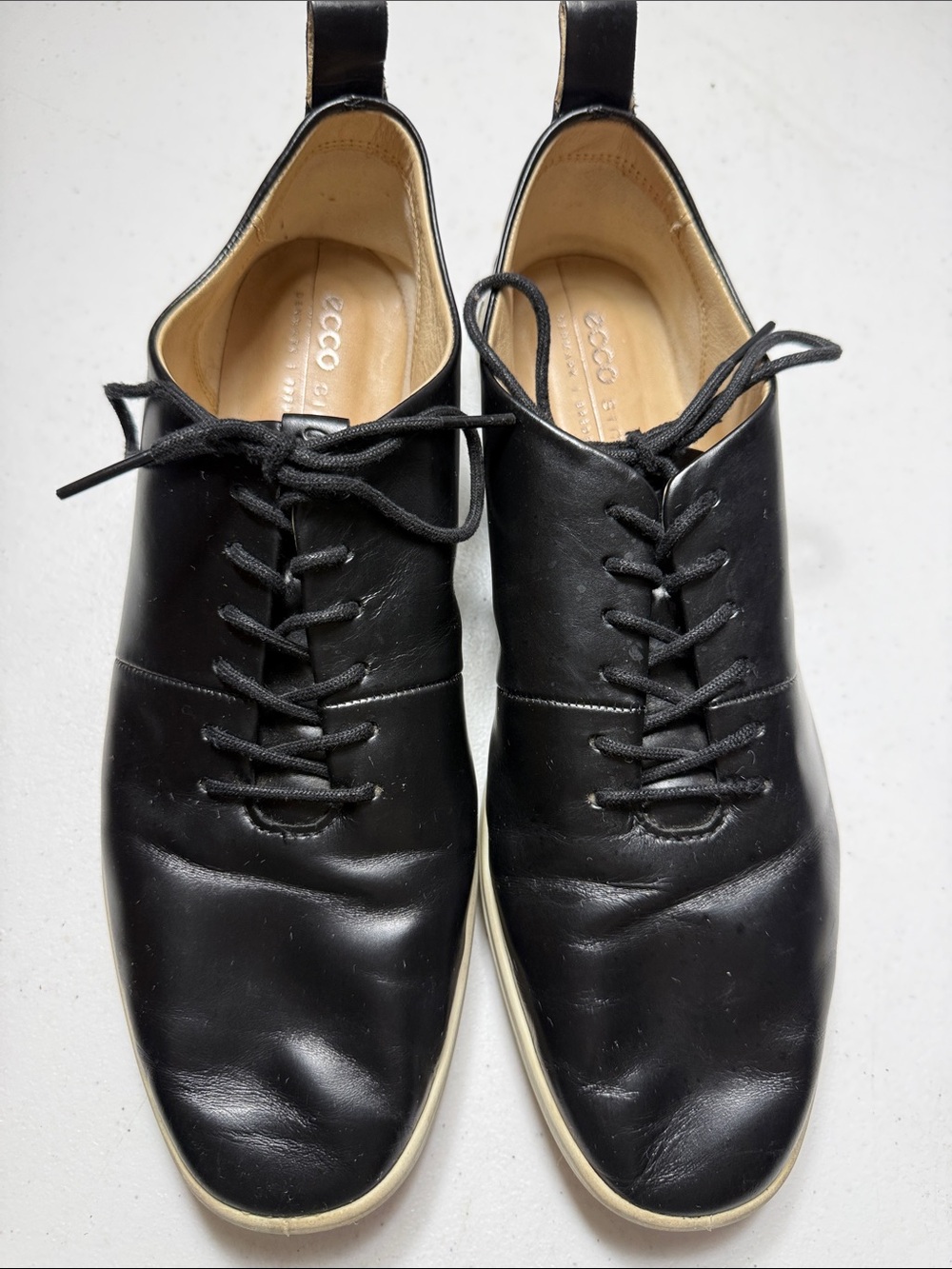 Ecco Black Leather Lace-Up Oxfords with Cream Sole